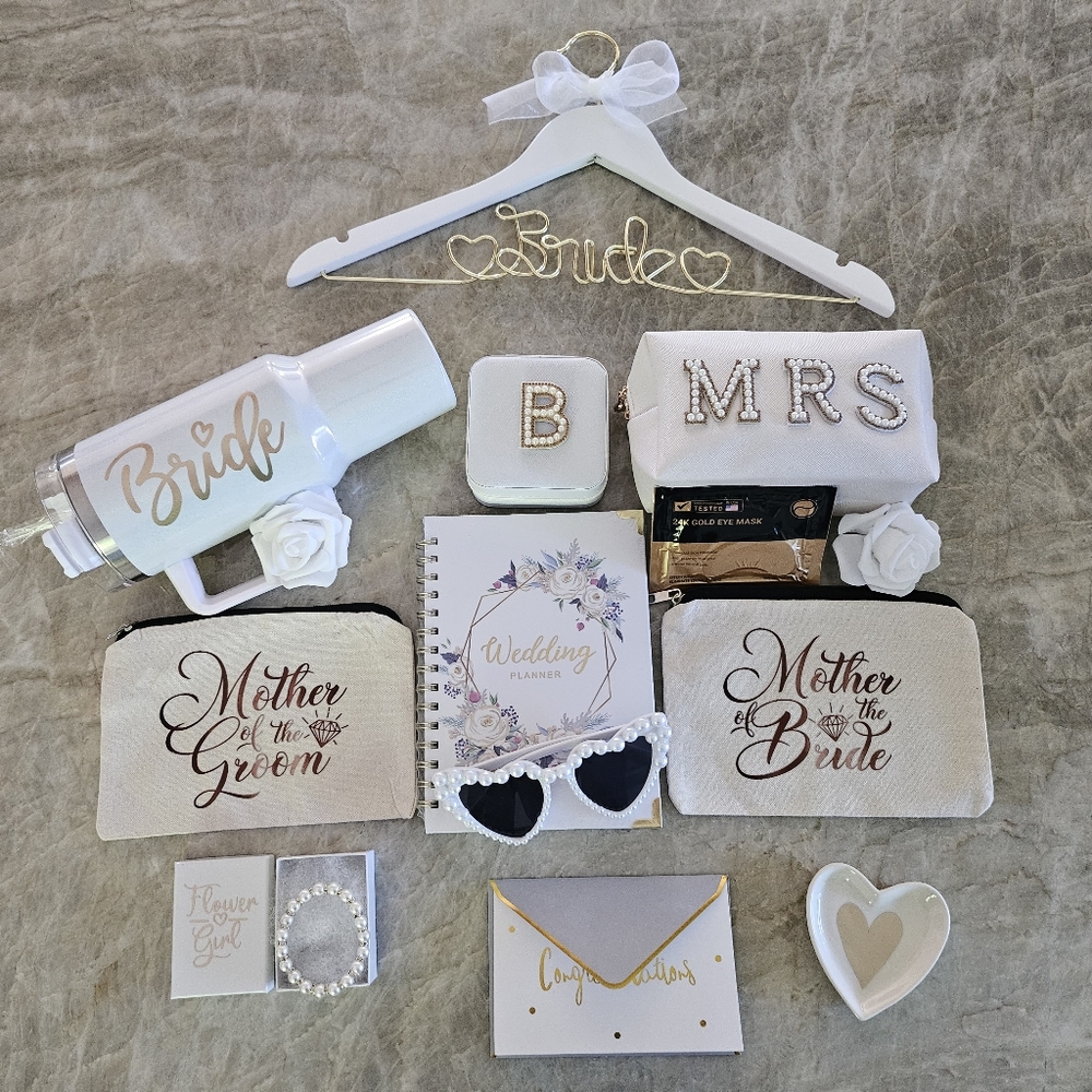 Deluxe Bride-to-be Gift Box Engagement Gift for bride - Picture 4 of 9